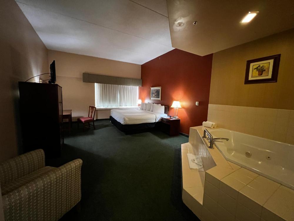 King Room with Spa Bath interior